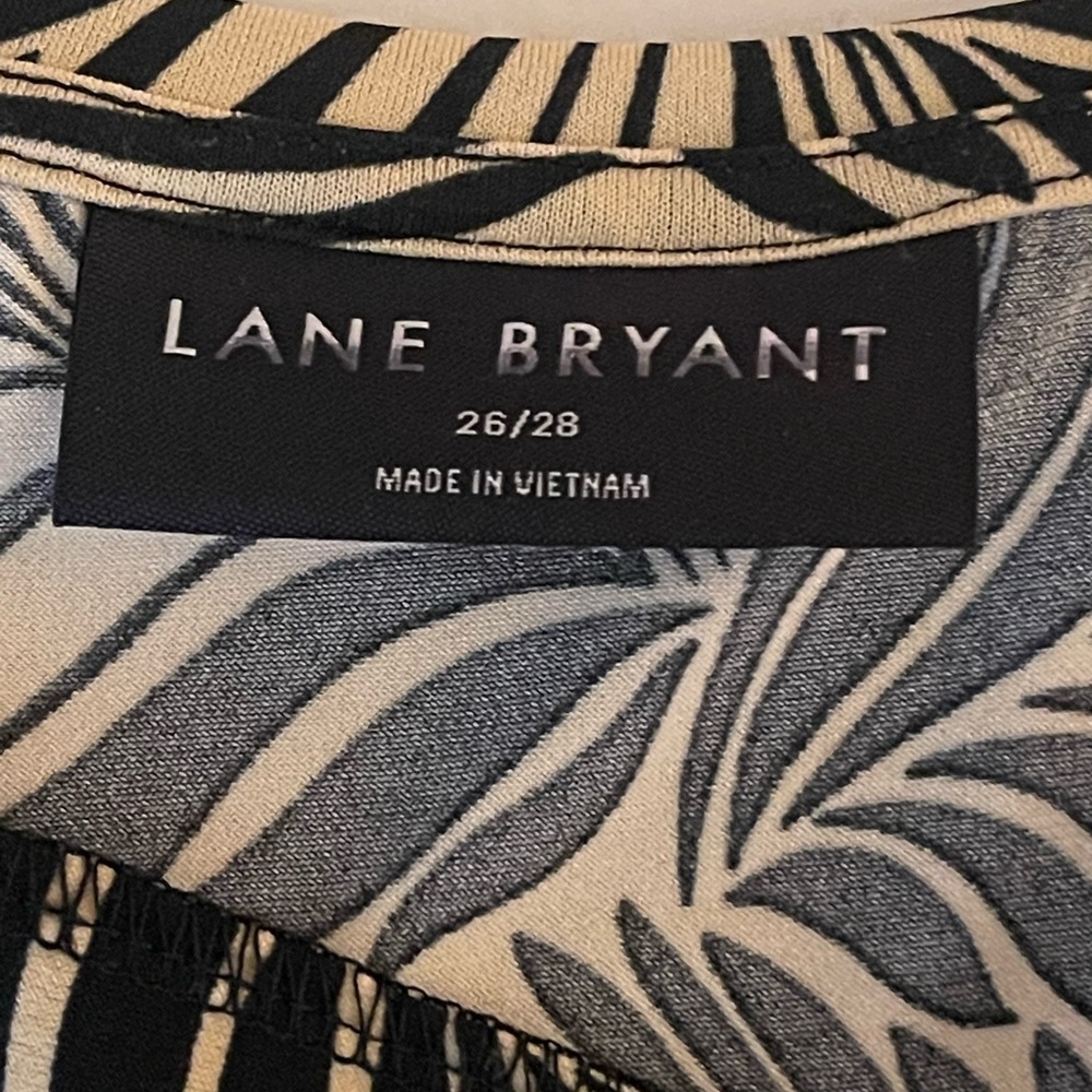 Lane Bryant Black Beige Leaf Print V-Neck Tunic Top Size 26/28 Stretch - Picture 2 of 6